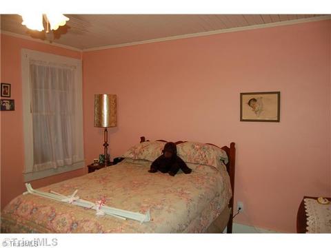 124 Harris, Elkin, NC 28621 photo 8
