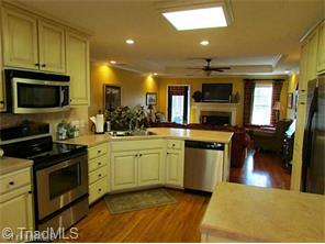 104 Century Oak, King, NC 27021 photo 7