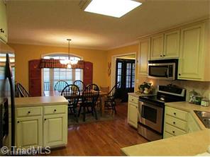 104 Century Oak, King, NC 27021 photo 8