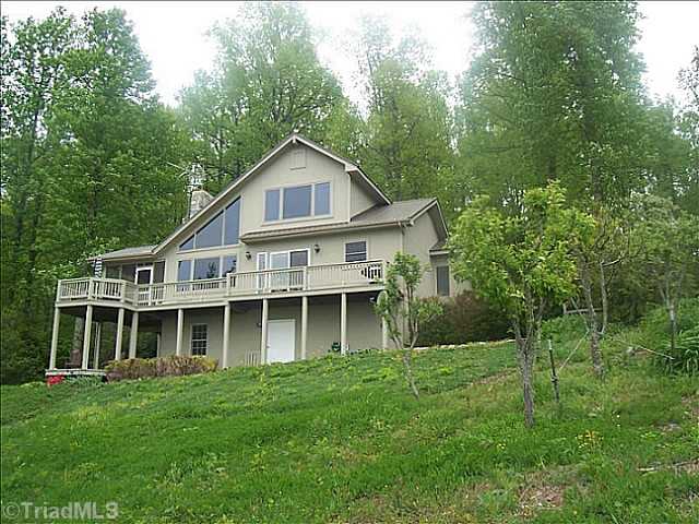 227 Pilot Mountain Ln, Fancy Gap, VA 24328 photo 1
