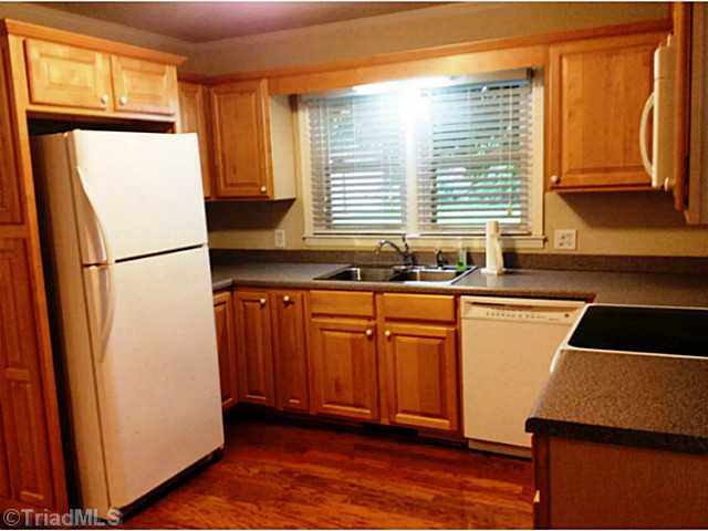 502 Hampton Dr, King, NC 27021 photo 3