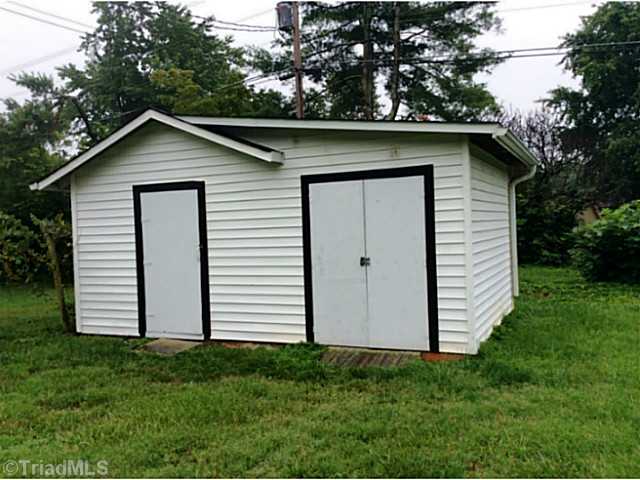502 Hampton Dr, King, NC 27021 photo 10
