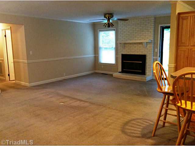502 Hampton Dr, King, NC 27021 photo 2