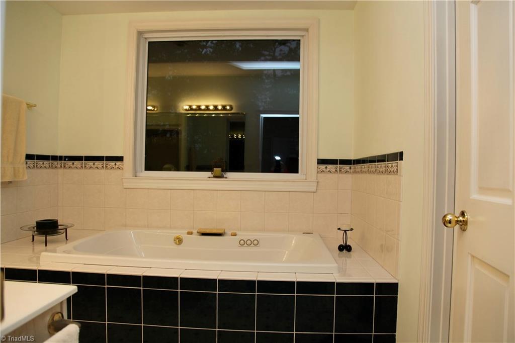 968 Stony Ridge Rd, Pinnacle, NC 27043 photo 14