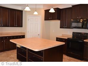 3377 Obsidian Ct, High Point, NC 27265 photo 3