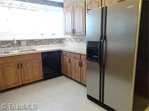 1410 Coventry Rd, High Point, NC 27262 photo 5
