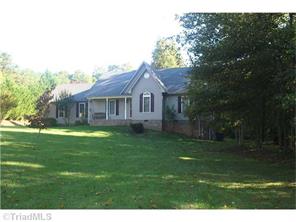 287 Simmons, Pilot Mountain, NC 27041 photo 2