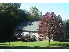 287 Simmons, Pilot Mountain, NC 27041 photo 3