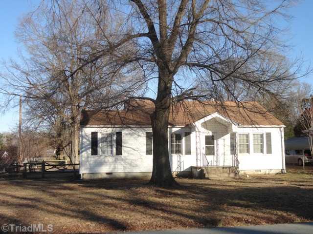 912 Bridges Dr, High Point, NC 27262 photo 1