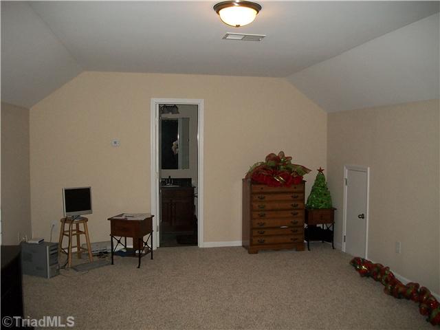 6727 Planters Dr, High Point, NC 27265 photo 3