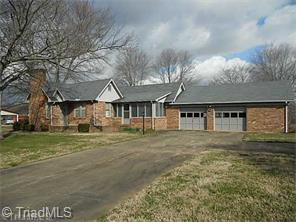 413 E Atkins St, Dobson, NC 27017 photo 3