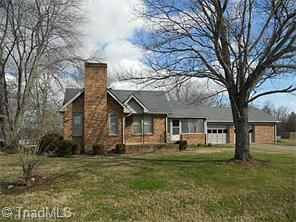 413 E Atkins St, Dobson, NC 27017 photo 1