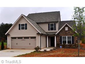 212 Pilot Bluff Dr, King, NC 27021 photo 1