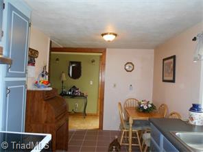 816 Pinecroft St, High Point, NC 27260 photo 4