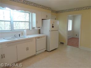 1510 Pinehurst Dr, High Point, NC 27262 photo 9