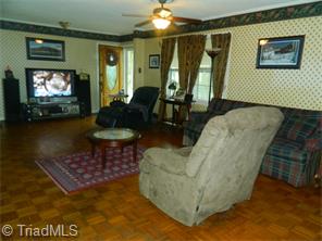 876 Lakeview Dr, Dobson, NC 27017 photo 3