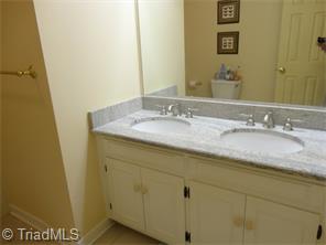 1608 Heathgate Pt, High Point, NC 27262 photo 18