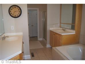 237 Broadmoor Dr, Advance, NC 27006 photo 4