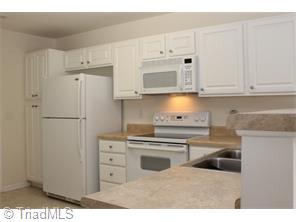 1300 Crosswinds Dr, High Point, NC 27265 photo 4