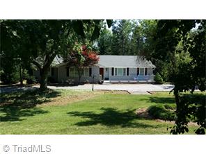 1401 Chestnut Dr, High Point, NC 27262 photo 1