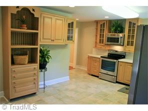 1401 Chestnut Dr, High Point, NC 27262 photo 5