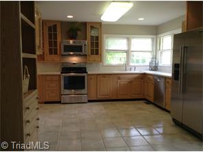 1401 Chestnut Dr, High Point, NC 27262 photo 4