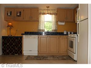 200 Chanda Ln, Madison, NC 27025 photo 4