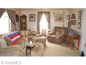 401 N 3rd Ave, Mayodan, NC 27027 photo 9