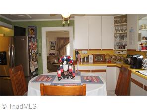 401 N 3rd Ave, Mayodan, NC 27027 photo 14