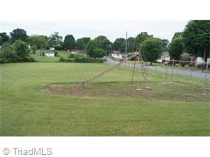 401 N 3rd Ave, Mayodan, NC 27027 photo 4