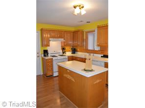 3537 Bent Trace Dr, High Point, NC 27265 photo 10