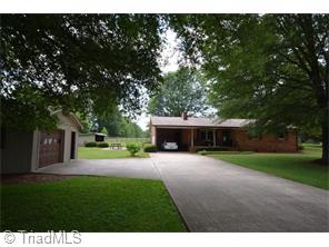 736 Foxfire Rd, Asheboro, NC 27205 photo 2