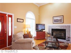 518 E Main St, Pilot Mountain, NC 27041 photo 5