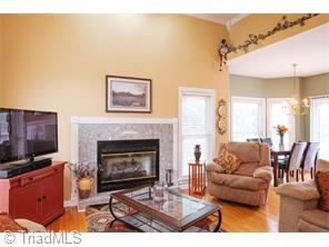 518 E Main St, Pilot Mountain, NC 27041 photo 4