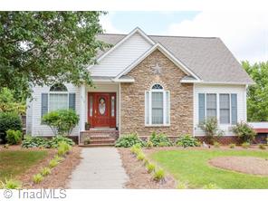 518 E Main St, Pilot Mountain, NC 27041 photo 1
