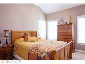 518 E Main St, Pilot Mountain, NC 27041 photo 10