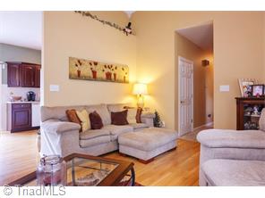 518 E Main St, Pilot Mountain, NC 27041 photo 7