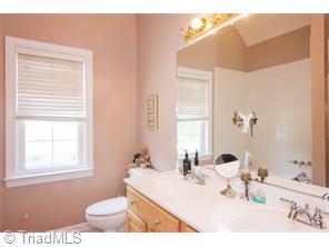 518 E Main St, Pilot Mountain, NC 27041 photo 12