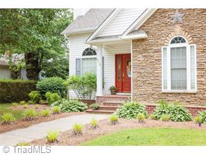518 E Main St, Pilot Mountain, NC 27041 photo 3