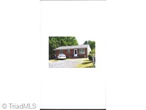 913 Pine Circle Dr, High Point, NC 27265 photo 2