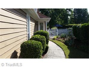 3216 Pipers Way, High Point, NC 27265 photo 2