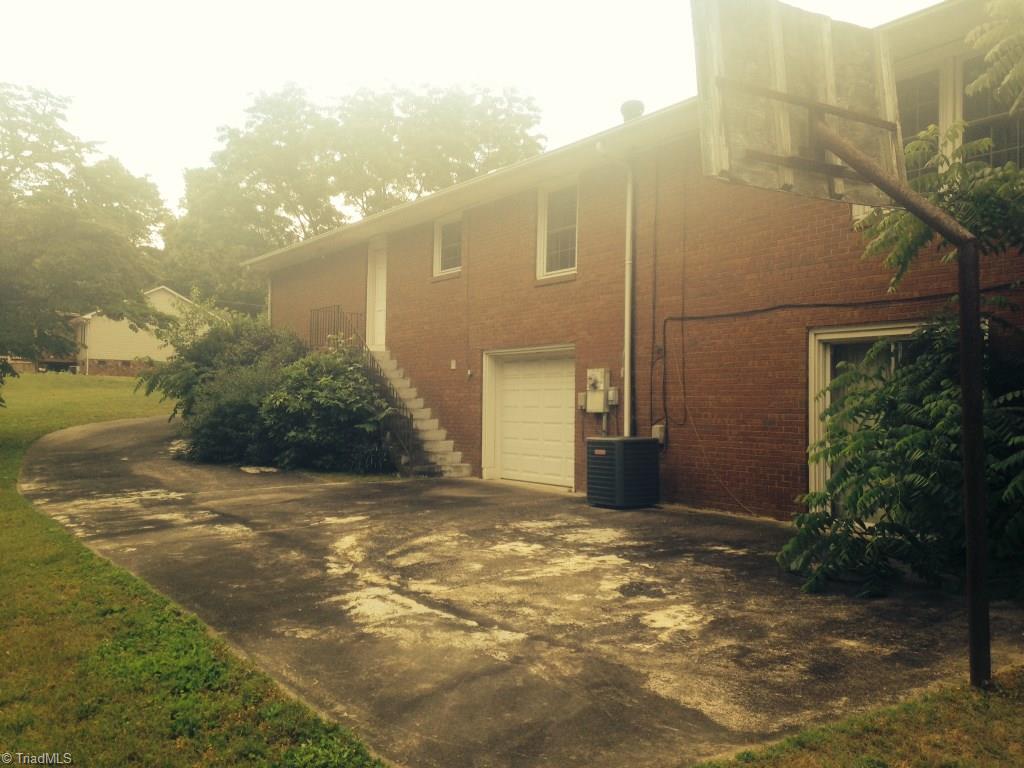 1382 Spring Dr, Lexington, NC 27292 photo 2