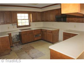 223 Windsor Park Dr, Dobson, NC 27017 photo 3