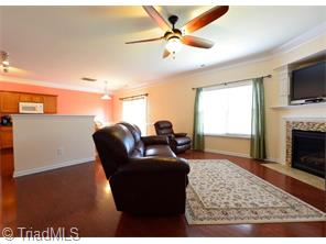 869 Hedgepath Ter, High Point, NC 27265 photo 7