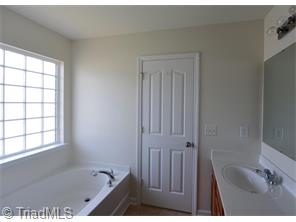 869 Hedgepath Ter, High Point, NC 27265 photo 14