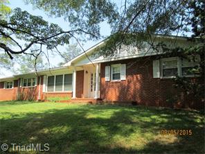3837 E Pine St, Mount Airy, NC 27030 photo 2