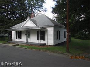 513 Walnut St, Eden, NC 27288 photo 2