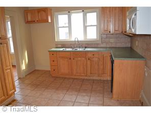 811 Carrick St, High Point, NC 27262 photo 2