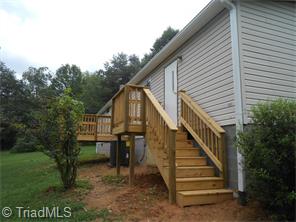 1055 Pine Tree Dr, Pinnacle, NC 27043 photo 3