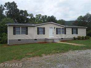 1055 Pine Tree Dr, Pinnacle, NC 27043 photo 1